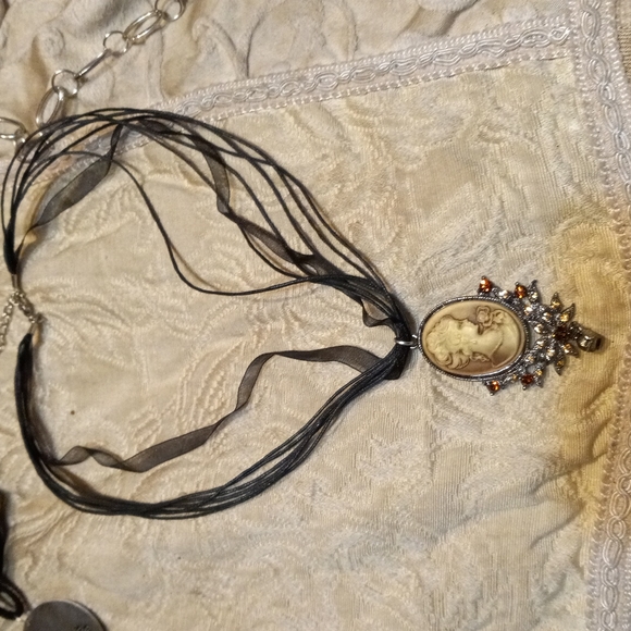 D-32 jewelry lot - Picture 2 of 6